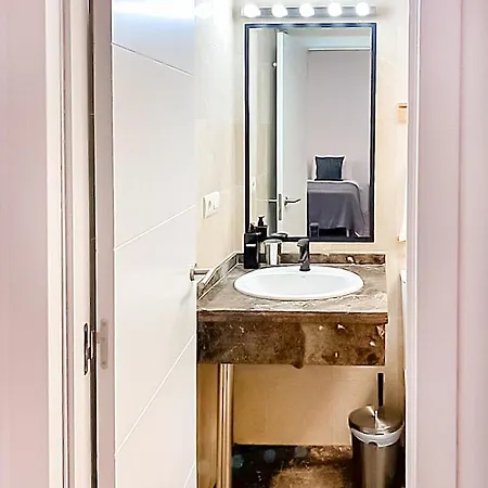 Estudio Del Carmen & Parking Apartment *